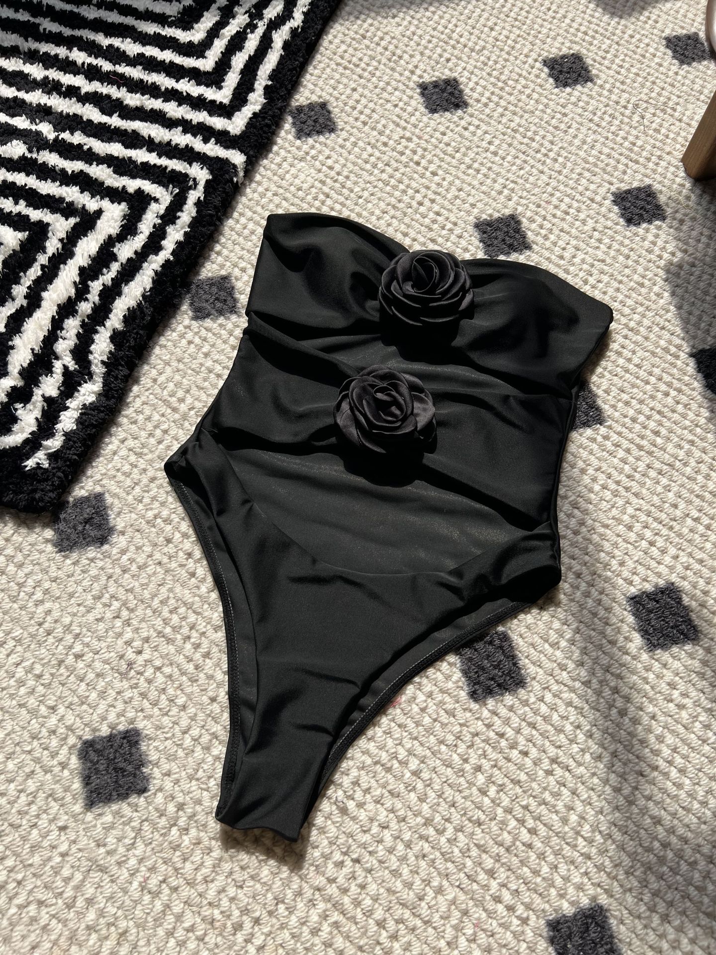 Sexy Hollow Flower One-Piece Swimsuit Girl Fashion Black Bikini beachsuit